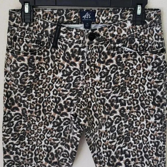 🌻 Authentic Icon Leopard Jeans - Picture 4 of 11